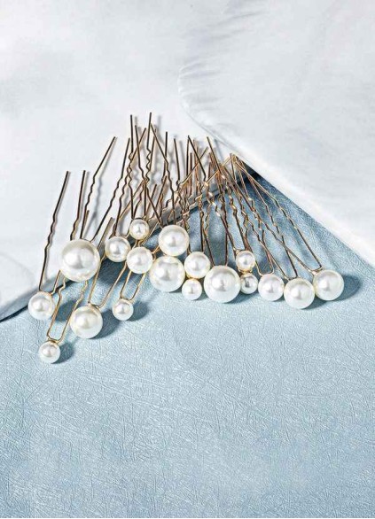 Singular Pearl Hairpins Set