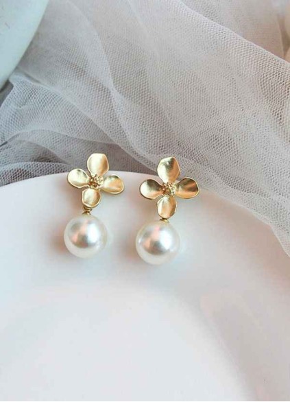 Clover and Pearl Drop Earrings