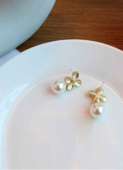 Clover and Pearl Drop Earrings